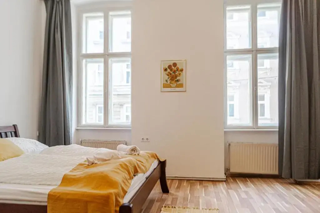 Pleasant 4 private rooms in shared Apartment- Ideal for short & Longstays