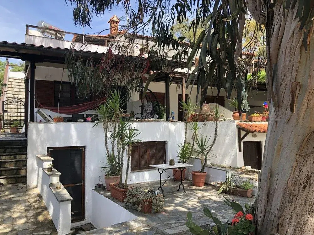 Agrelia House