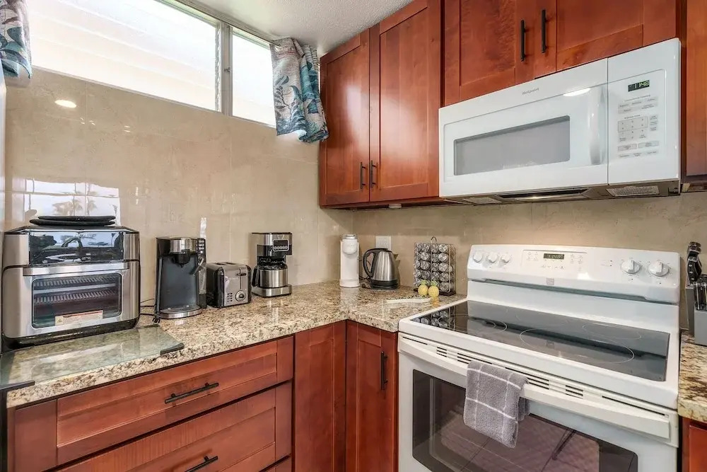 Haleakala Shores A-302 - Stunning Ocean Views, Beautiful Renovation, Wi-fi, & AC