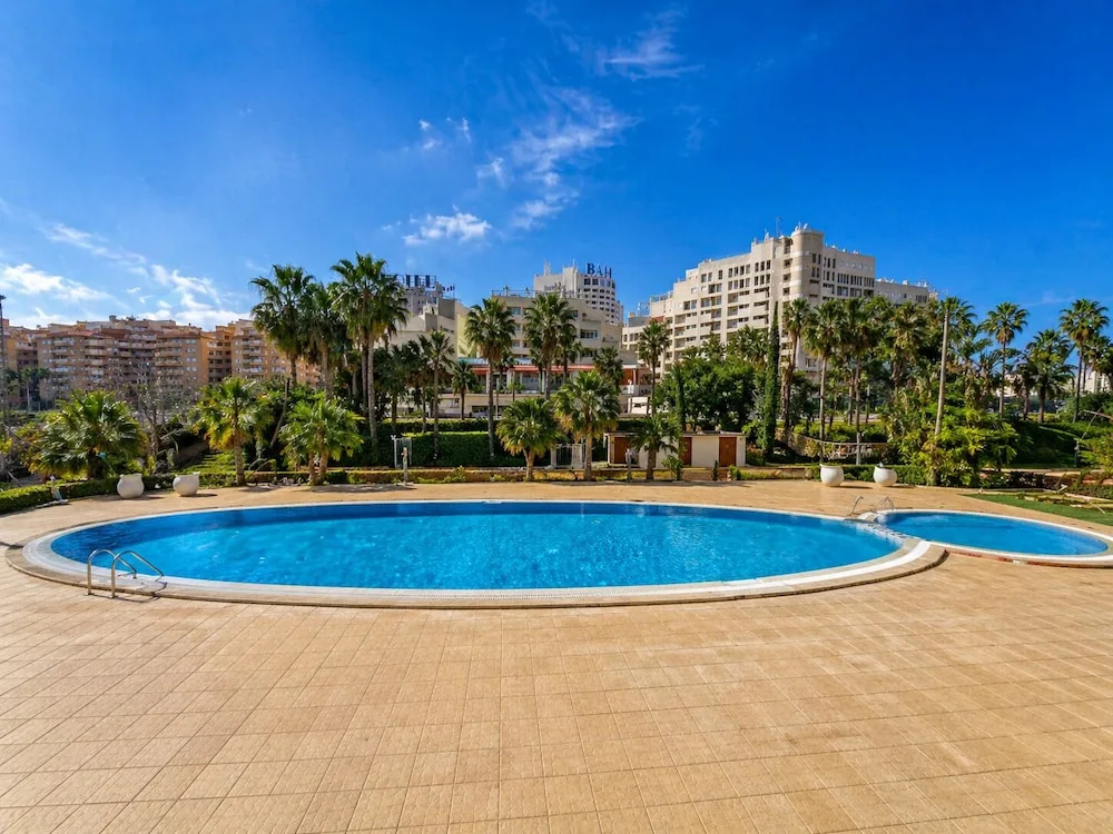 Spacious 2-bedroom Apartment With Pool View in Oropesa del Mar