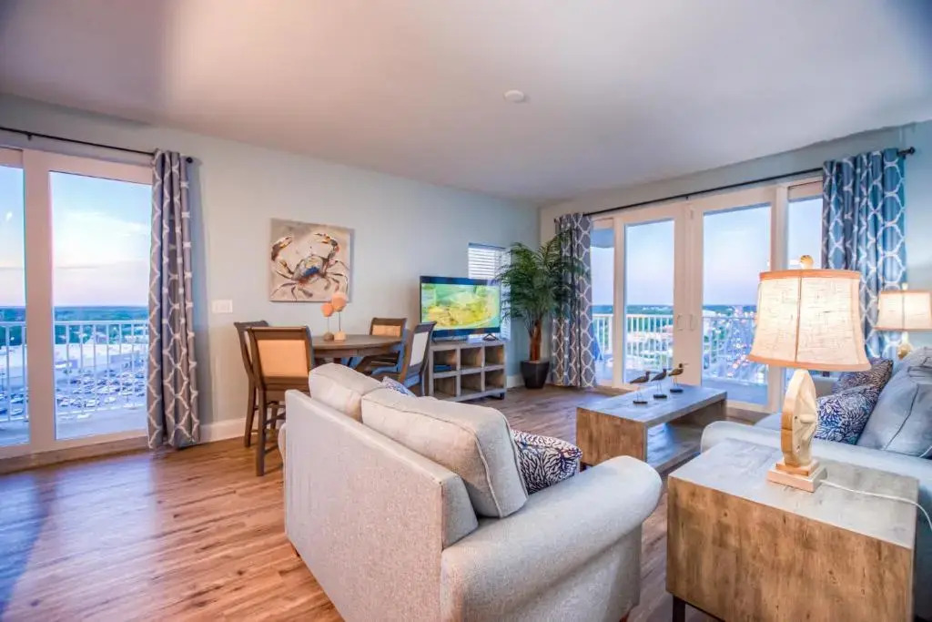 BEAUTIFUL 3 BD Laketown Wharf 1138- Best Amenities!