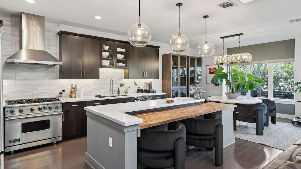 Bluebonnet Lane by Avantstay Near Lady Bird Lake + Downtown Patio + Firepit Designer Zilker Home