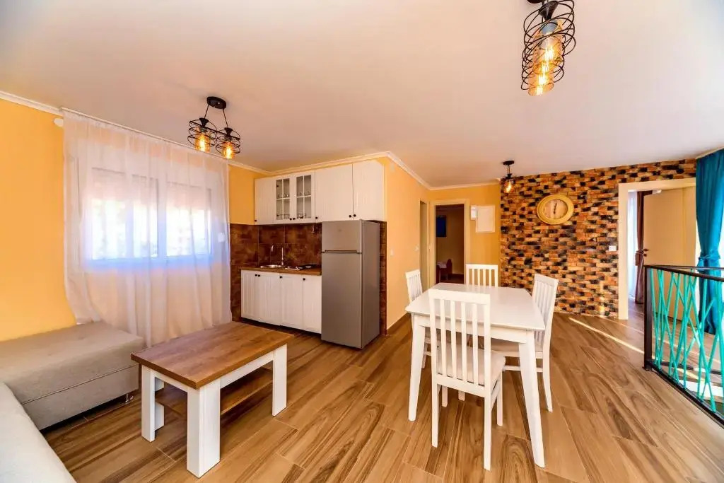 Apartments and Rooms Sole Mar