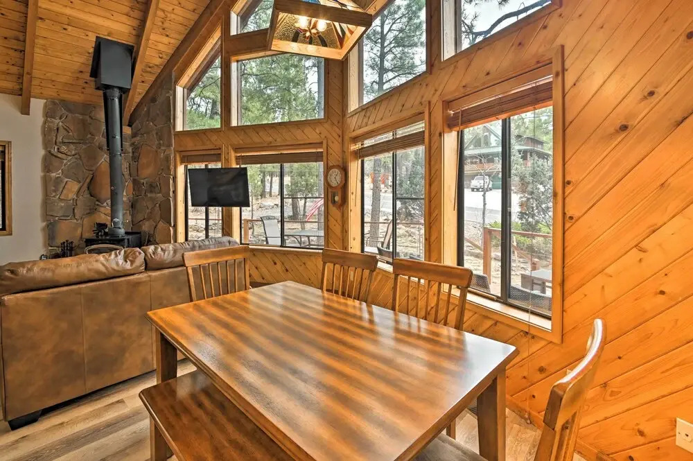 1 Mi to Lake: Secluded Cabin w/ Deck in Munds Park