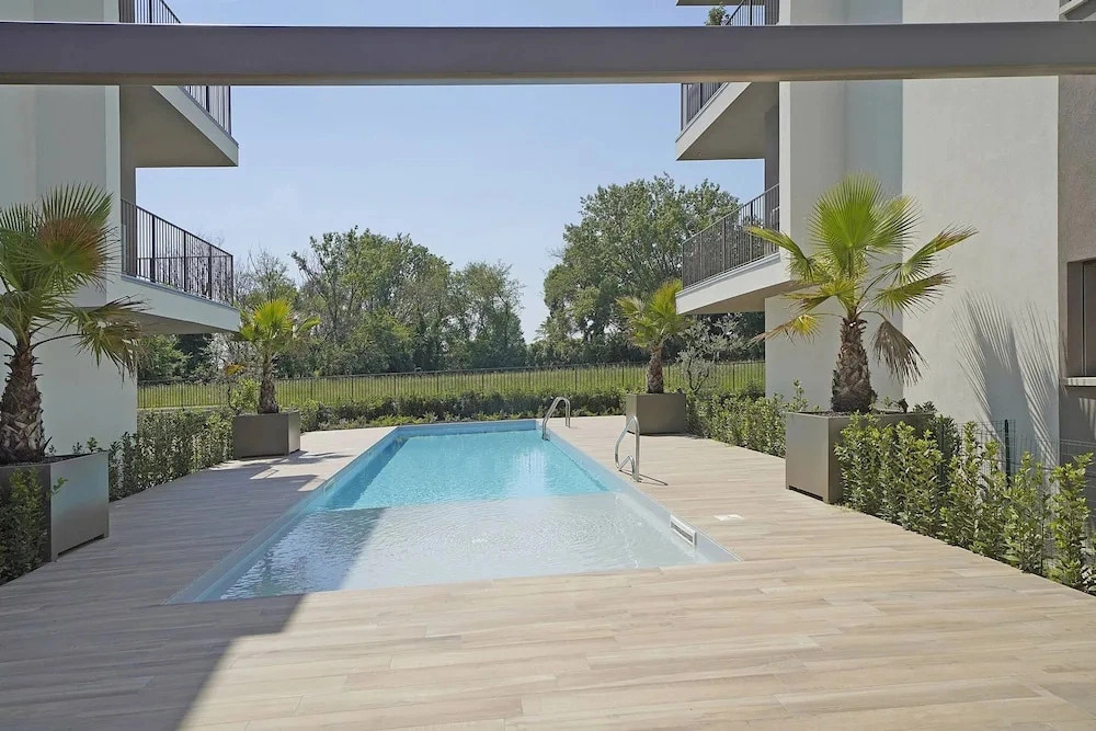 Lagolux in Sirmione With 2 Bedrooms and 2 Bathrooms