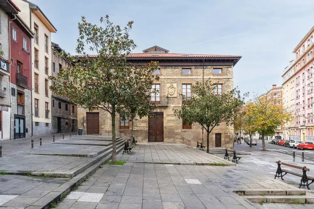 Limehome Vitoria Palacio de los Álava-Velasco