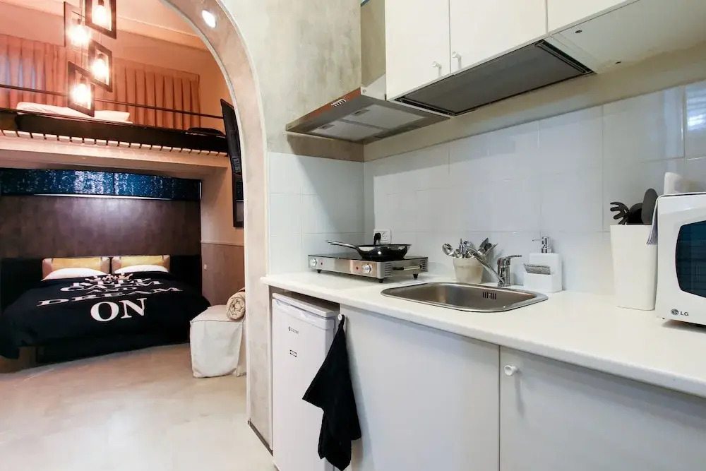 Modern Central Studio 5 min to Beach