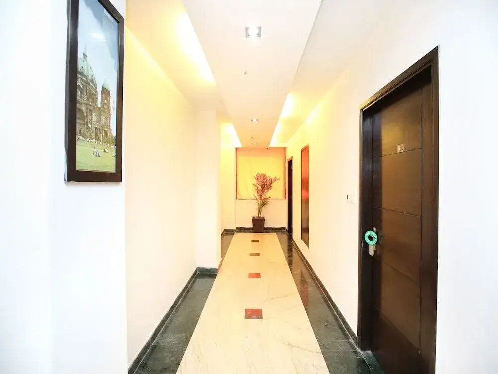 Capital O 15395 Hotel 42