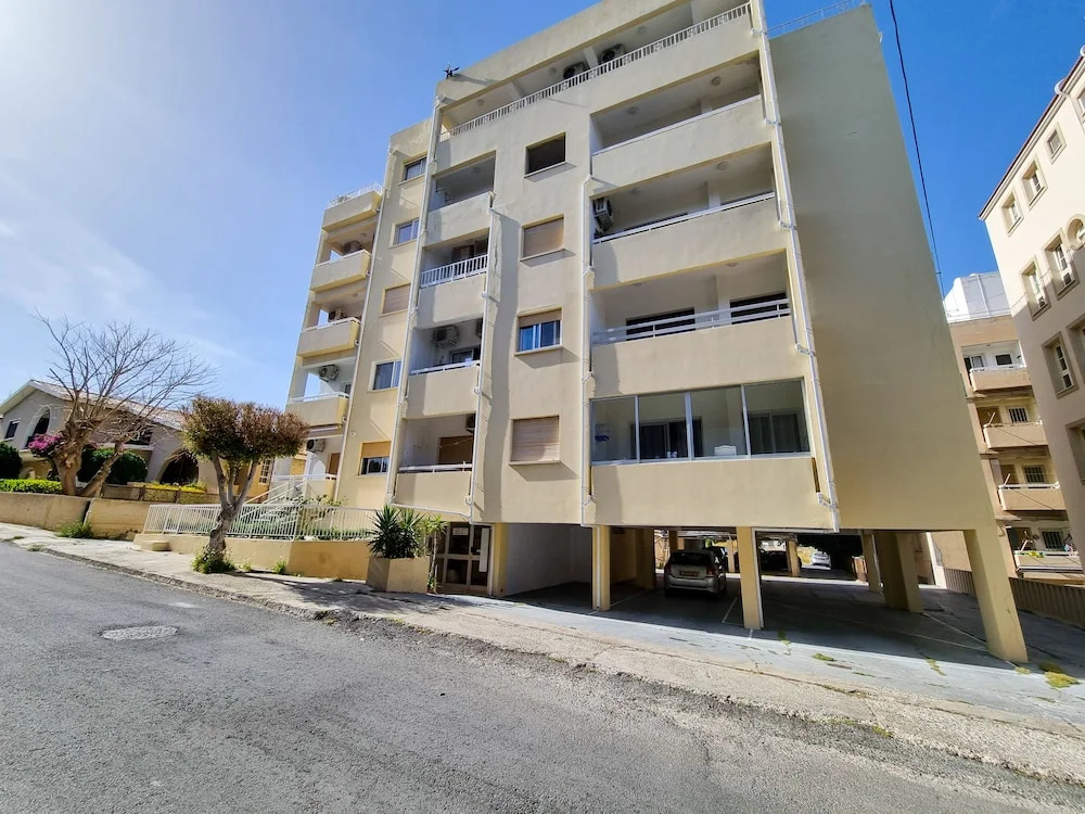 Green Land Apartment