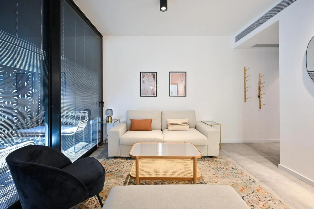 Stylish 1BR in Ben Yehuda 73 by HolyGuest