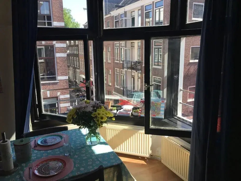 Room in Amsterdam Center No Parties Allowed