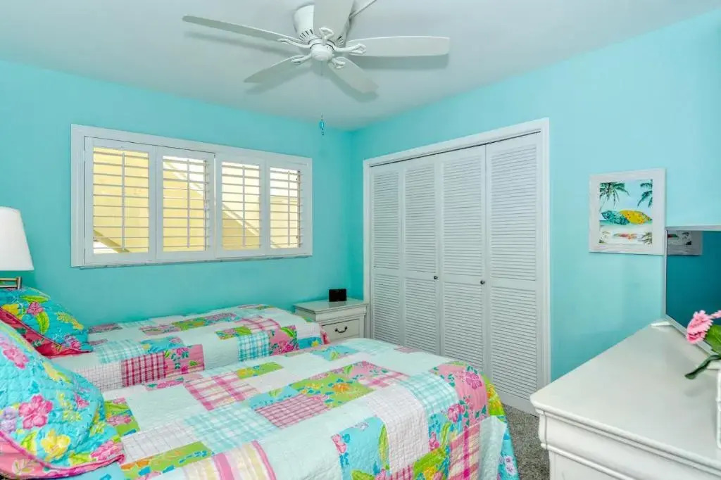 LaPlaya 103A Time to relax Enjoy the peaceful, private beach just a shells throw from your door