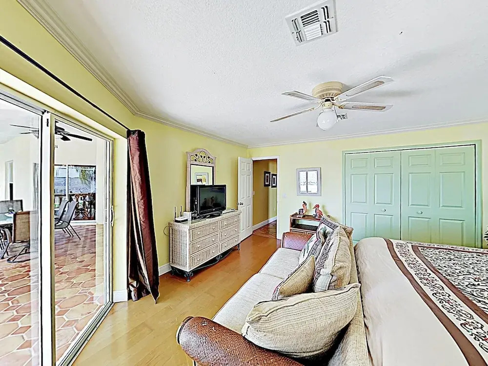 Riverfront Paradise W/ Caged Pool, Hot Tub & Dock 3 Bedroom Home