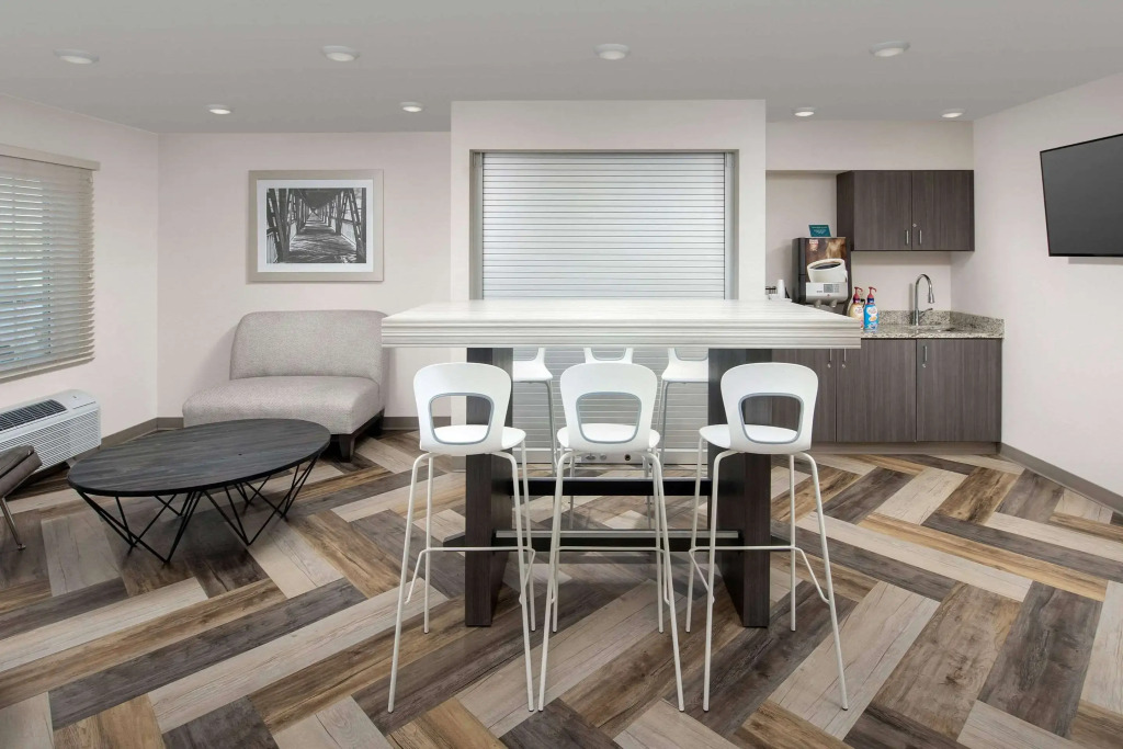WoodSpring Suites Broken Arrow