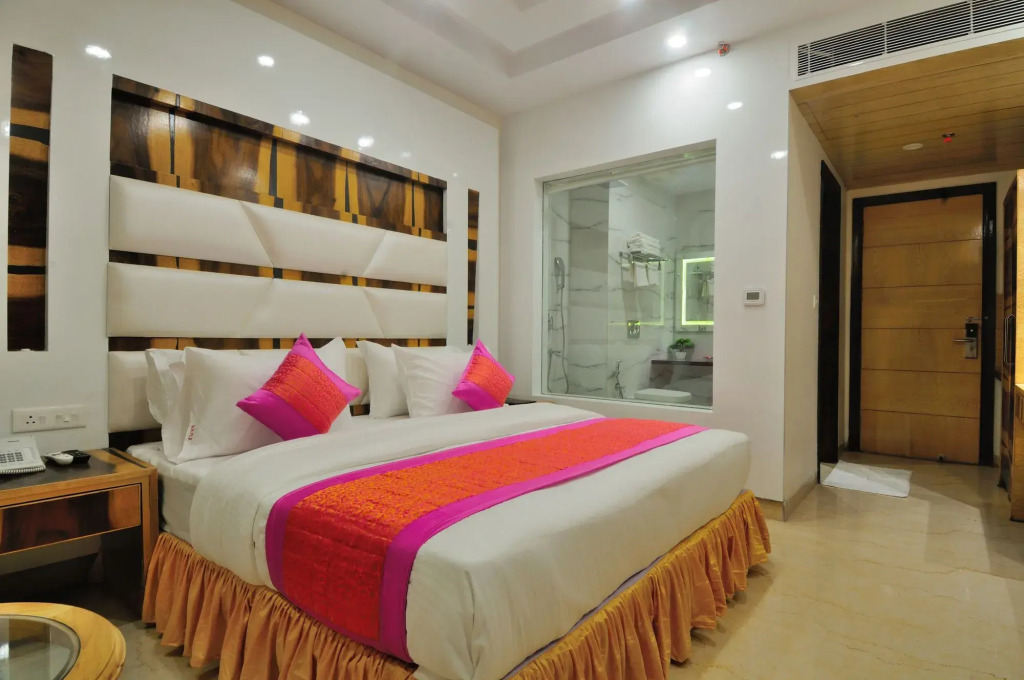 The Gold Regency - 02 Mins from New Delhi Railway Station