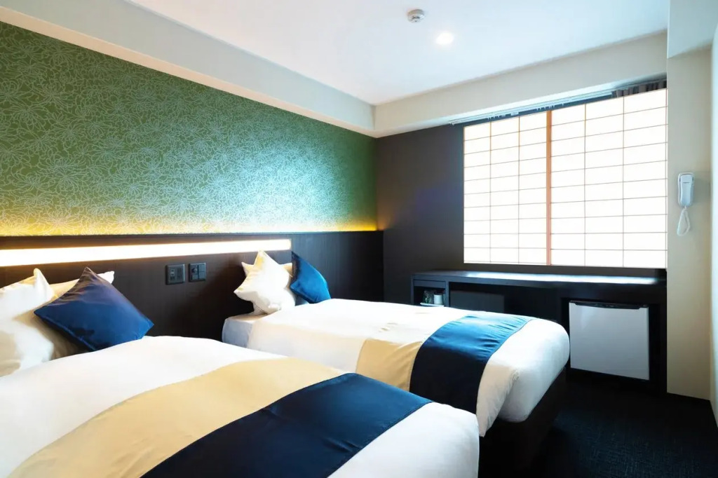 Marutamachi Crystal Hotel