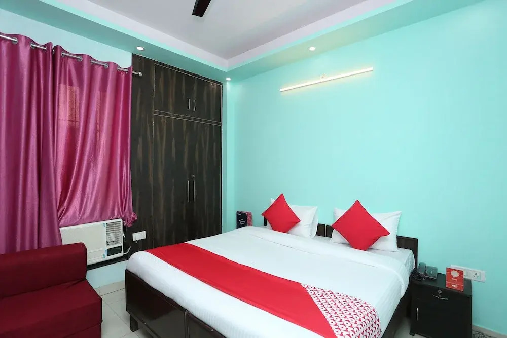 OYO 28172 Hotel Golden Palace