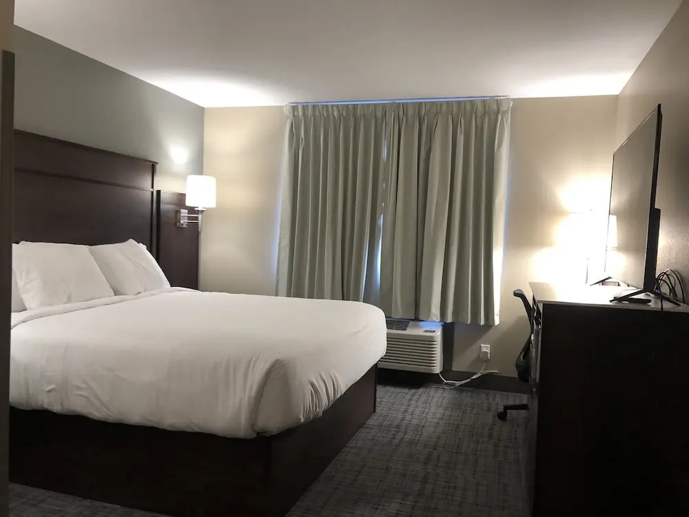 Cobblestone Inn & Suites - Trenton