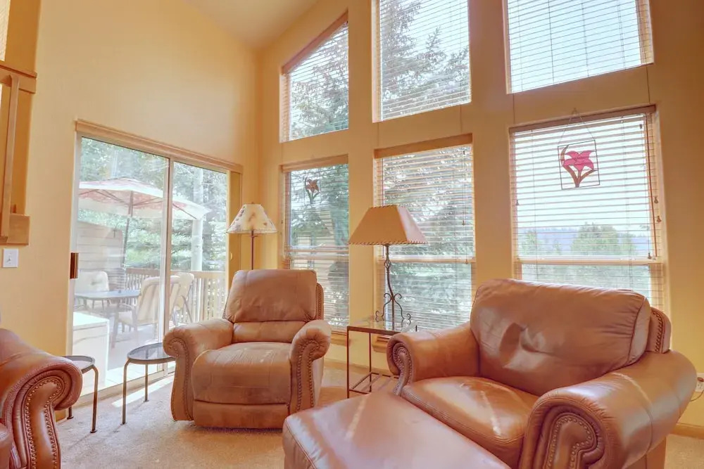 75 Corinthian 3br 3ba Spacious Layout, Private Garage. 3 Bedroom Townhouse by RedAwning