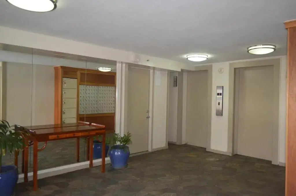 Waikiki Condo Just Remodeled Kuhio Village 202A