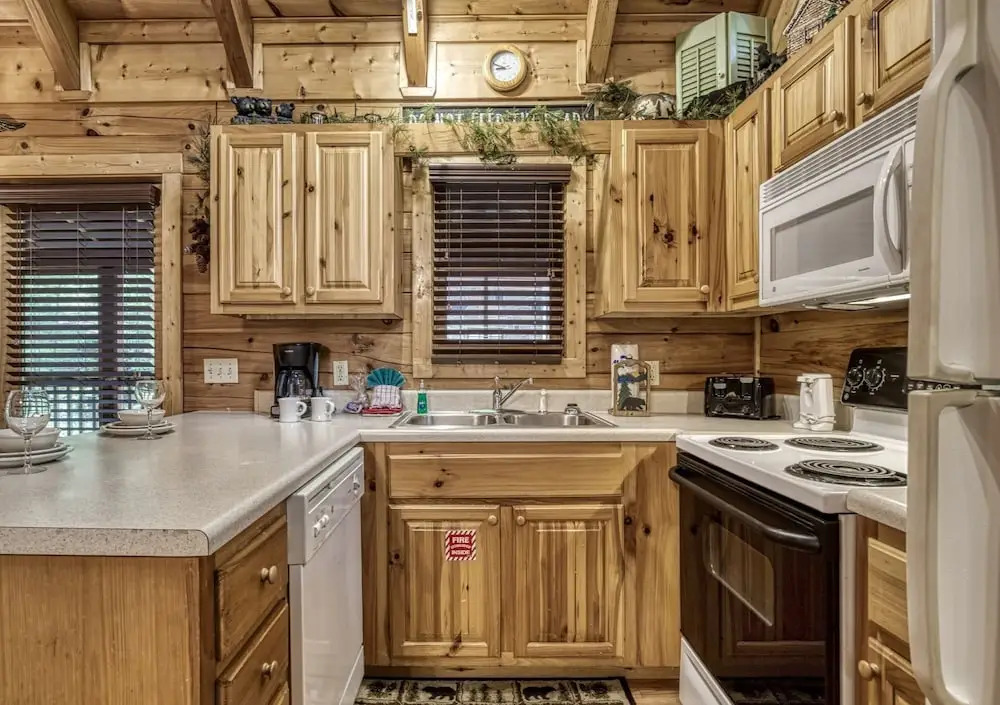 ER66 - Lil Bit of Heaven - Great location, Close to all the action! cabin