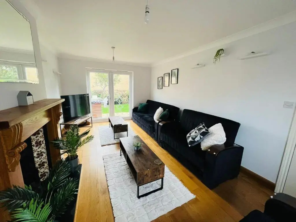 Boleyn Avenue by Incredible Stay