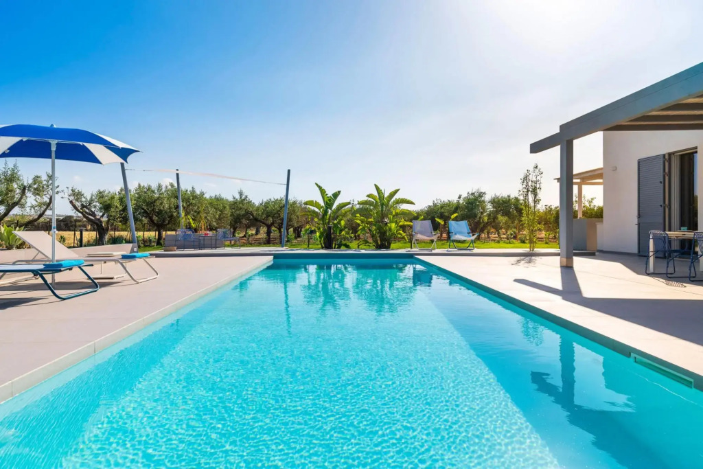 Lovely new villa with pool at walking distance from the beach-VILLA MARZAMEMI