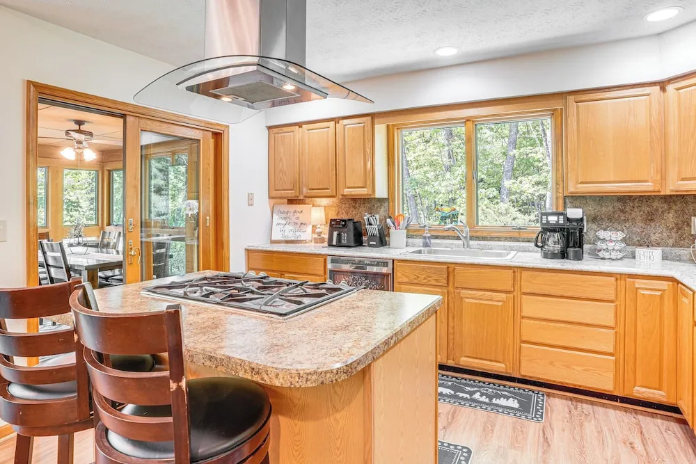 4 Mi to Massanutten Resort: Family Home w/ Views!