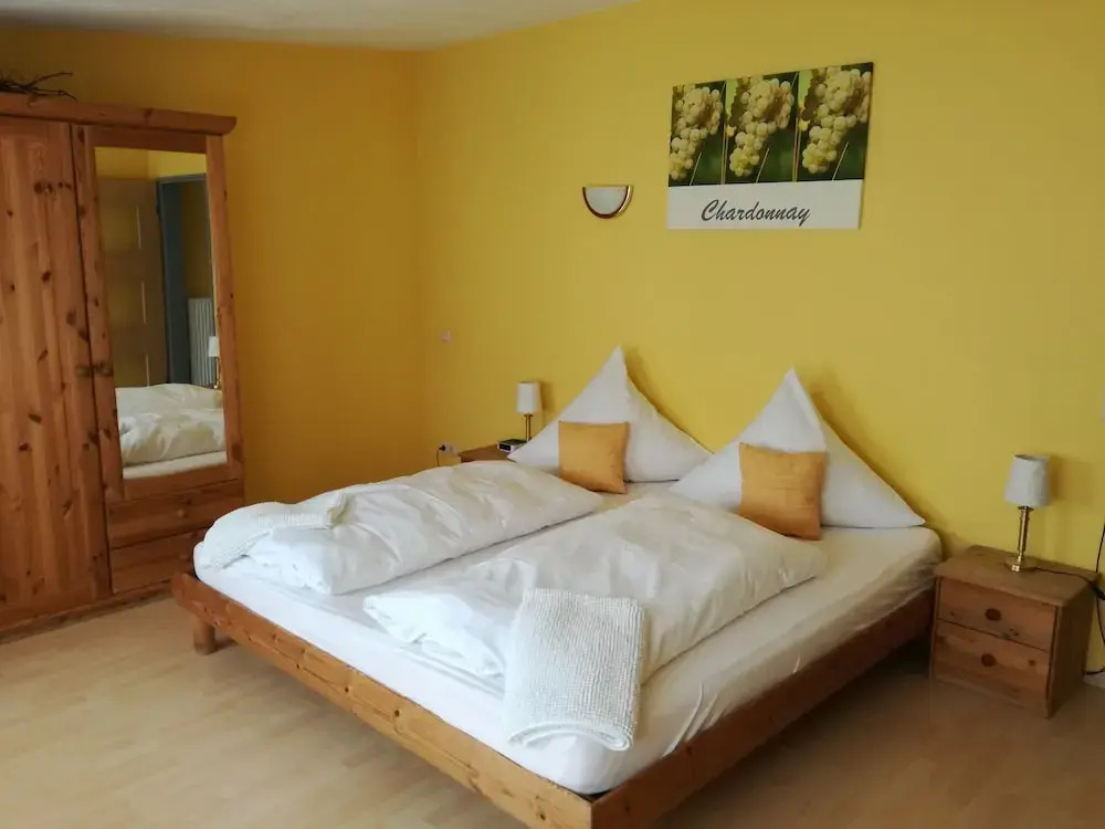Gästezimmer / Weingut Peter