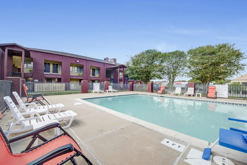 Days Inn by Wyndham College Station University Drive