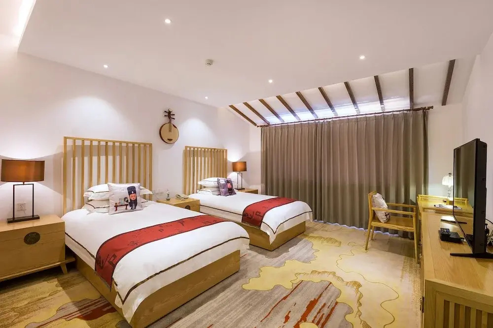 Longmen Impression Hotel