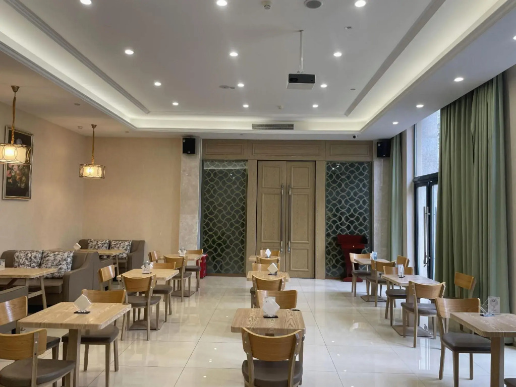 Vienna 3 Best Hotel (Ziyang High-Speed North Station Baotai Subway Station)