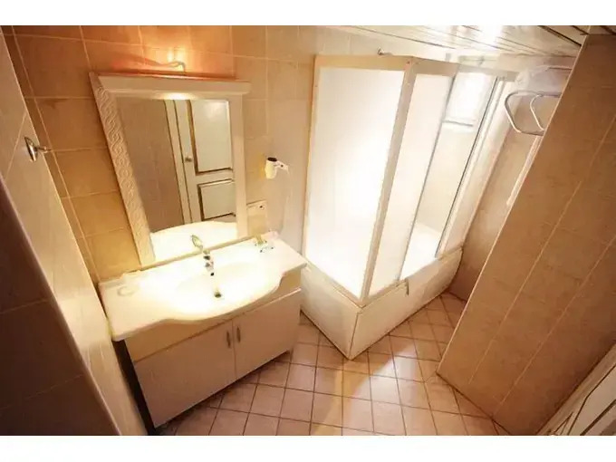Uzun Jolly Hotel