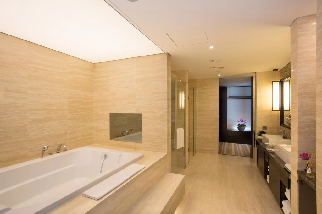 I Square Hotel