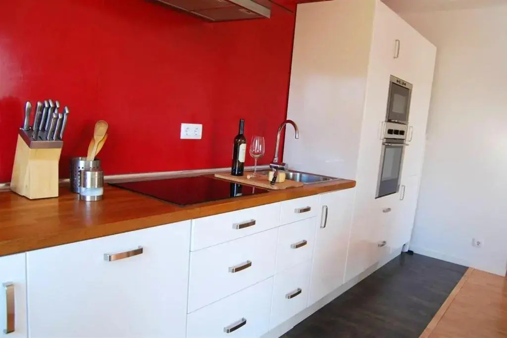 One bedroom appartement with shared pool balcony and wifi at Alvor 1 km away from the beach