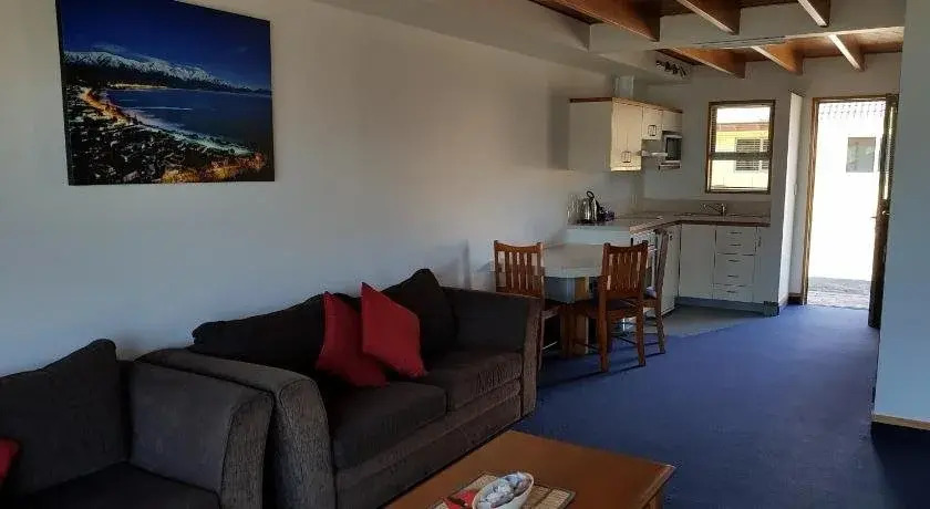 The Anchor Inn Beachfront Motel