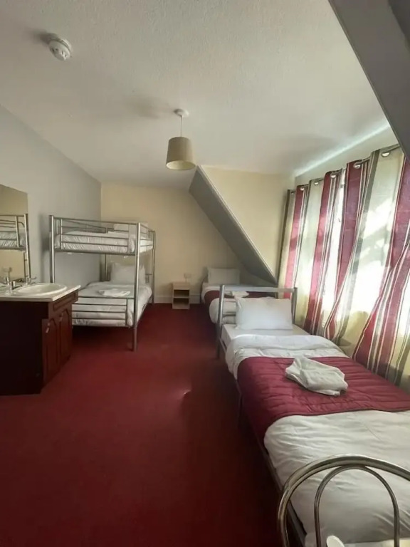 ST NICHOLAS HOTEL