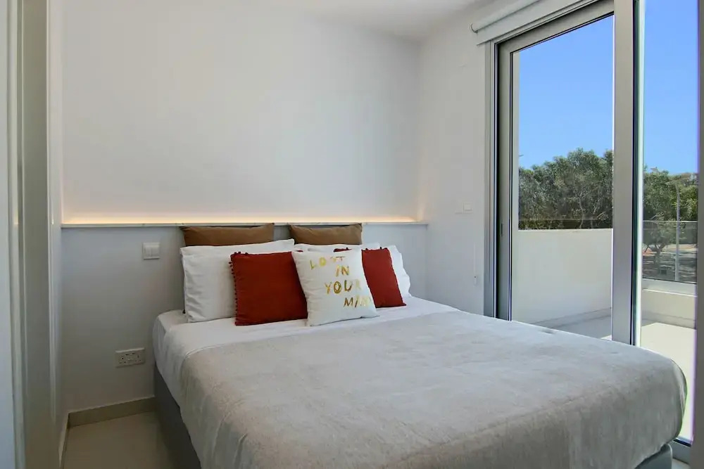 Phaedrus Living: Seaside Deluxe Flat Harbour 112