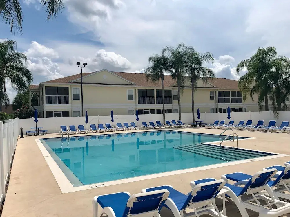 Three Bedroom Condo - 8841 GP - Vusa
