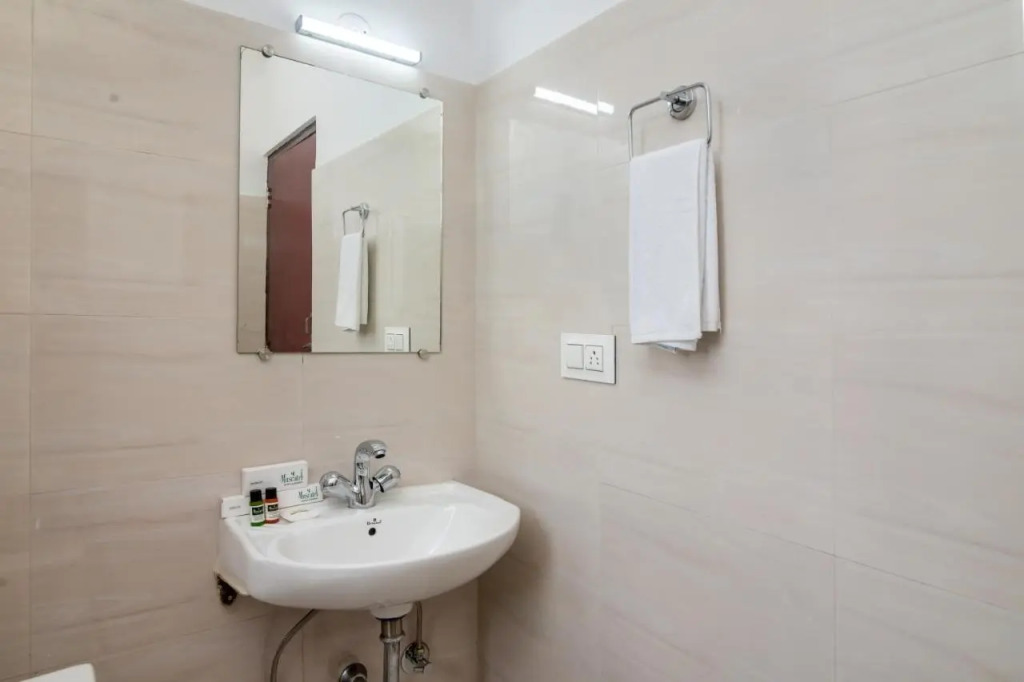Muscatel Fairmount 100 Mts from Mall Road