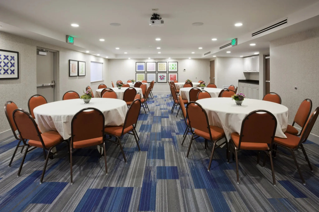 Holiday Inn Express & Suites Minneapolis - West End by IHG