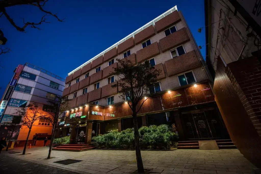 Gangneung Donga Hotel