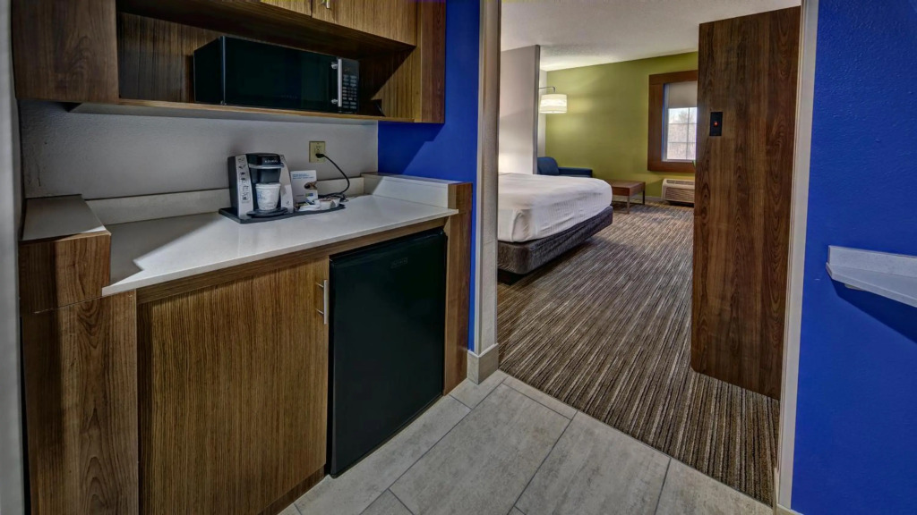 Holiday Inn Express & Suites Crossville by IHG