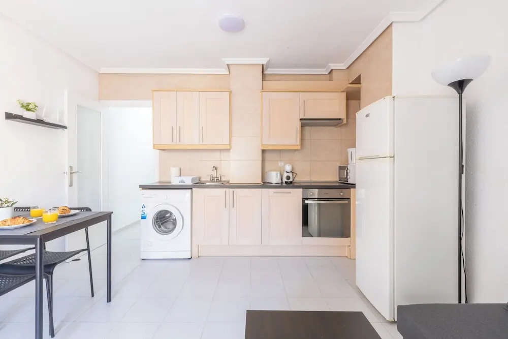 2-bedroom Apartment-close to Beaches and Center