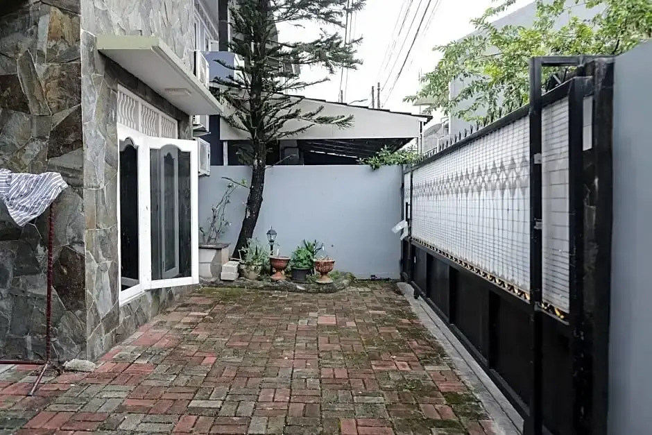KoolKost Syariah near Green Pramuka Square Mall - Minimal Stay 6 Nights