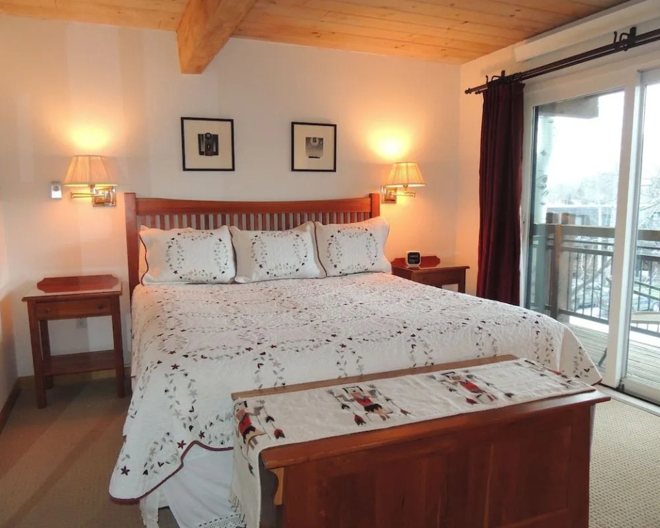 Lift One Condominiums - 1, 2, 3 Bedroom Units Adjacent To Downtown Aspen