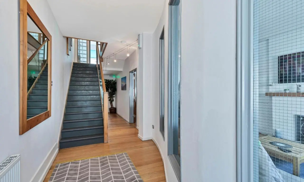 Sunshine Central House | Large luxury group house | Roof terrace | Fast Wifi