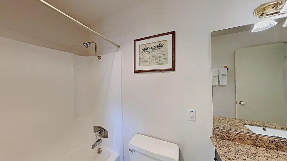 Spacious 2 BR Units at 1849 Condos with FREE Pool, Parking & Wifi