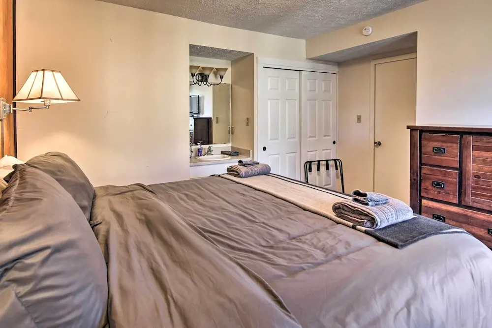 Steps to Ski Resort: Sugar Mountain Condo!
