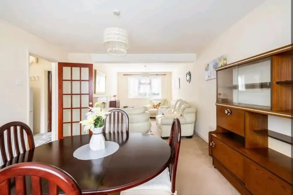 3BR House/garden/patio/7 Guests/fireplace/parking